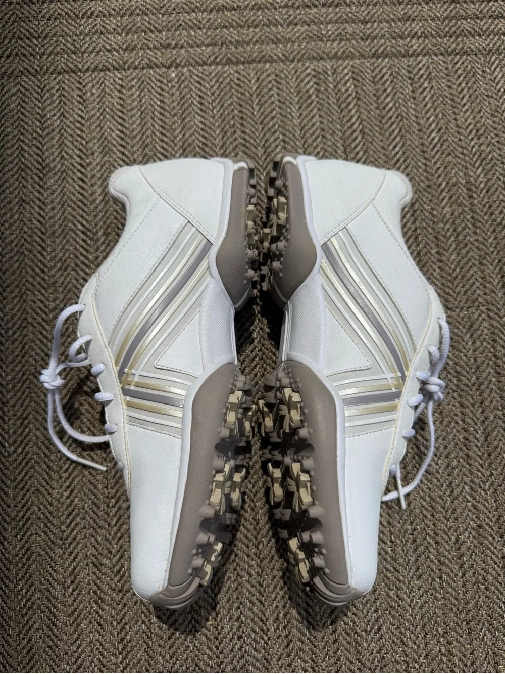 Vintage Nike Women’s size 7 Power Channel Golf Shoes w/ Metallic Stripe Accent